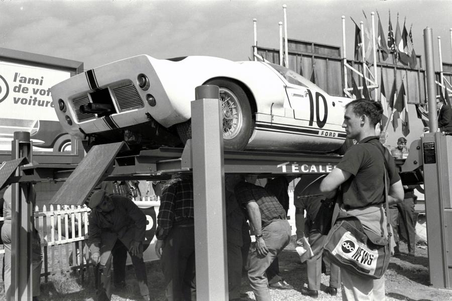  Ford GT40 (Mk I) 1965 года  (фото 33 из 66)